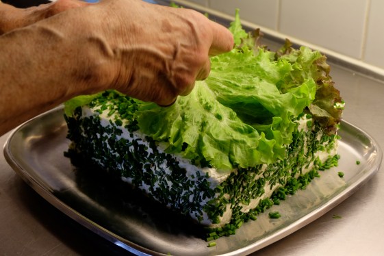 Lettuce dressing on Smörgåstårta